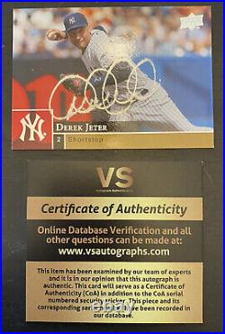 DEREK JETER Autographed 2009 Upper Deck #261 with COA New York Yankees