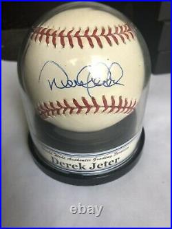 Derek Jeter Autograph Single Signed Baseball Grade 9 Yankees HOF ROMLB Clean