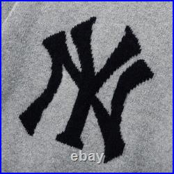 New Era MLB New York Yankees Applique Logo Sweater, Gray