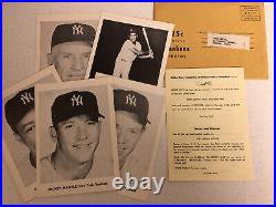 New York Yankees 1960 Photo Pack (12 Cards) Original Envelope Mantle Berra Ford